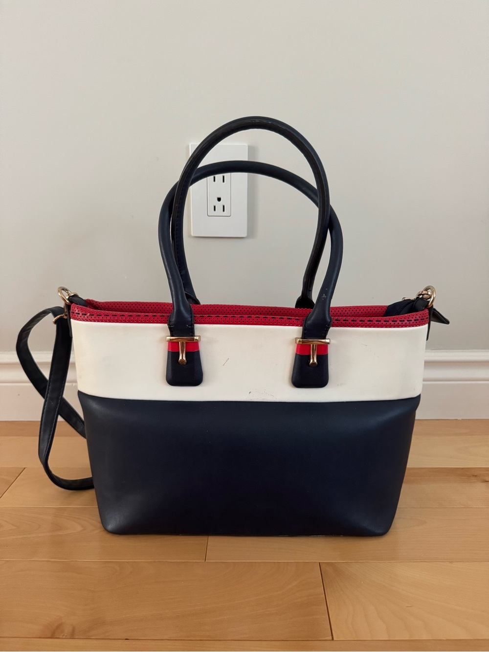 Women’s navy blue/red/white purse